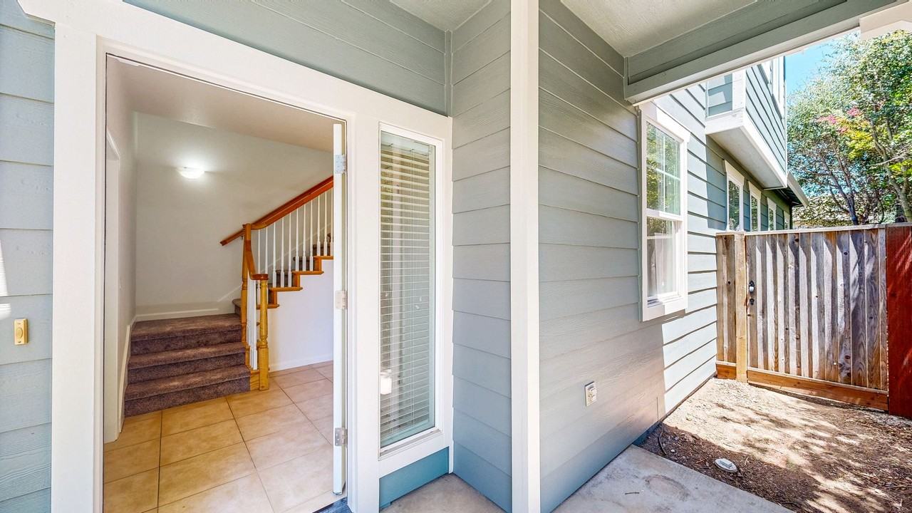 642 Acacia Ln - Photo 4 of 50