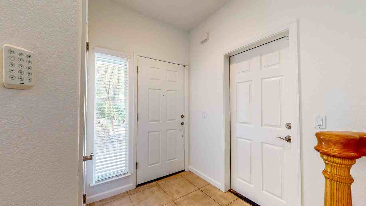 642 Acacia Ln - Photo 5 of 50