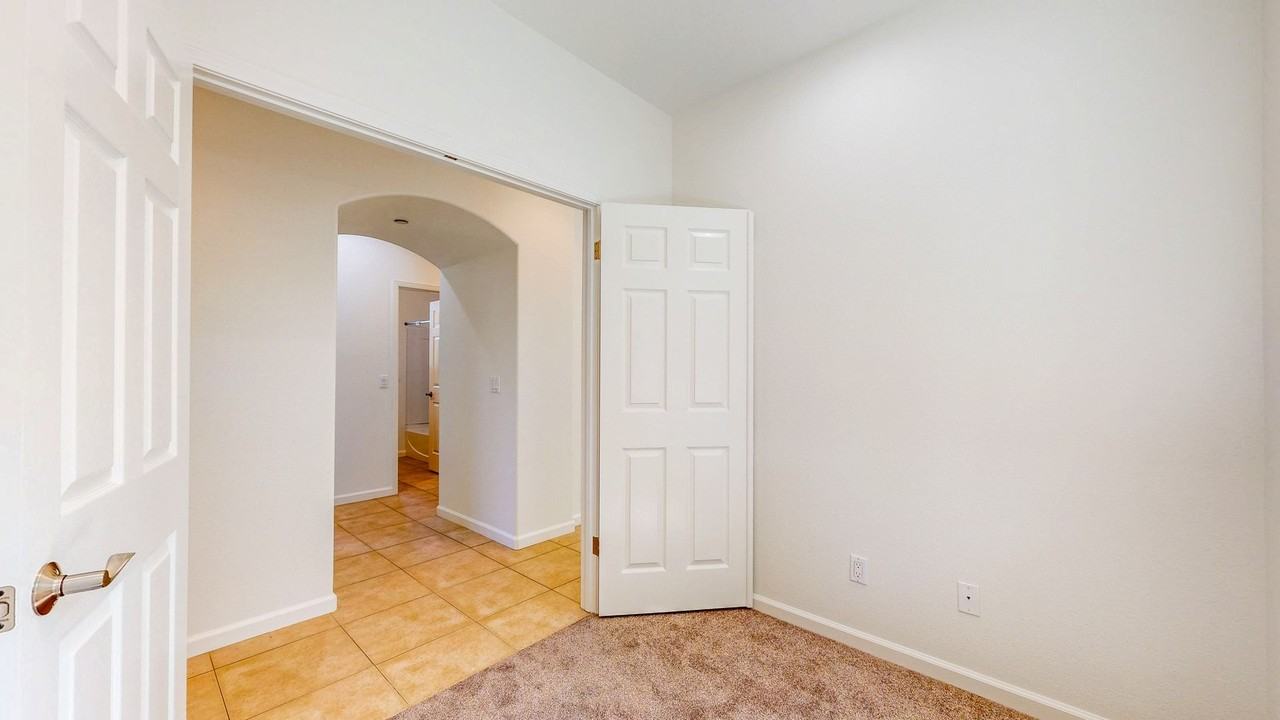 642 Acacia Ln - Photo 7 of 50