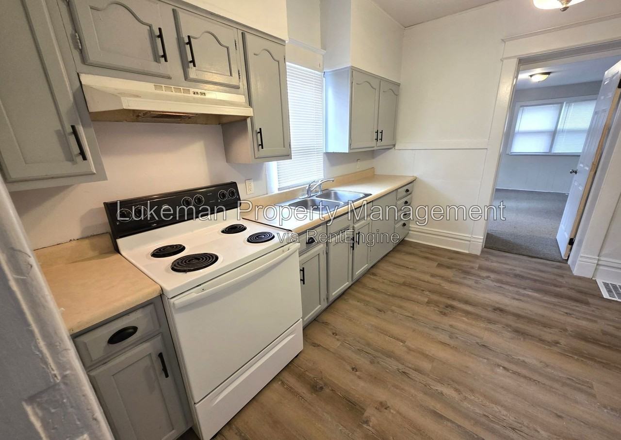 817 Egleston Ave #1 - Photo 5 of 18