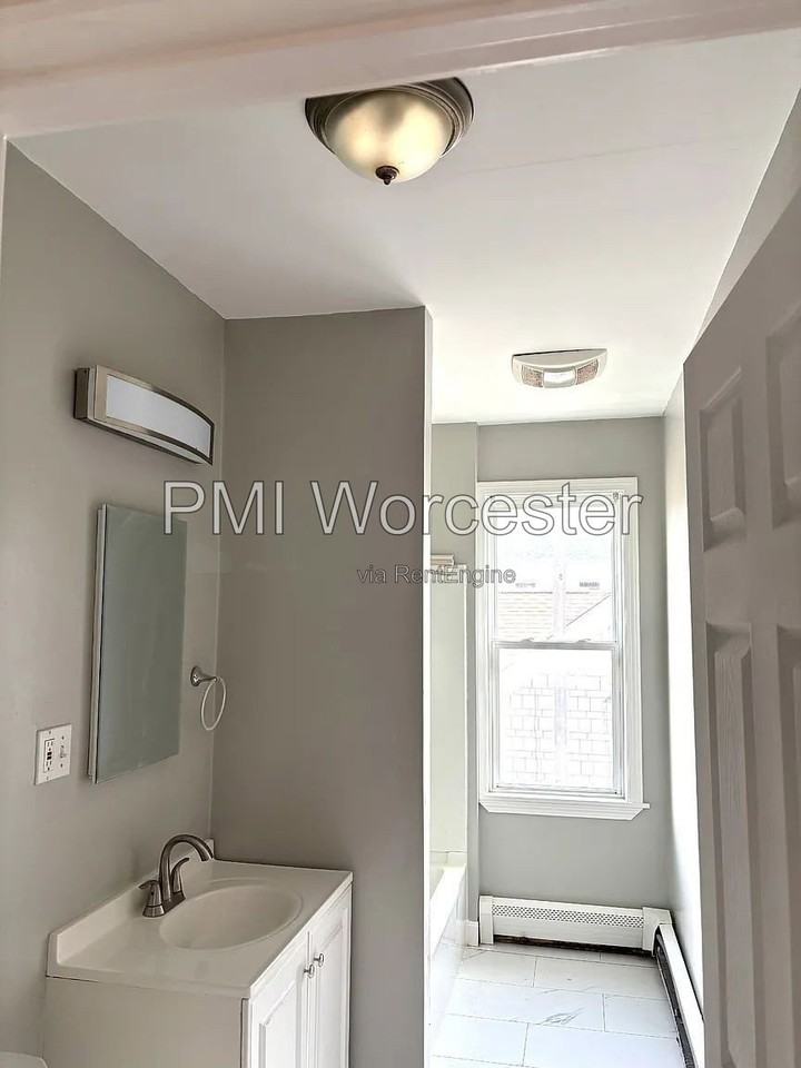 8 Hooper St - Photo 7 of 11