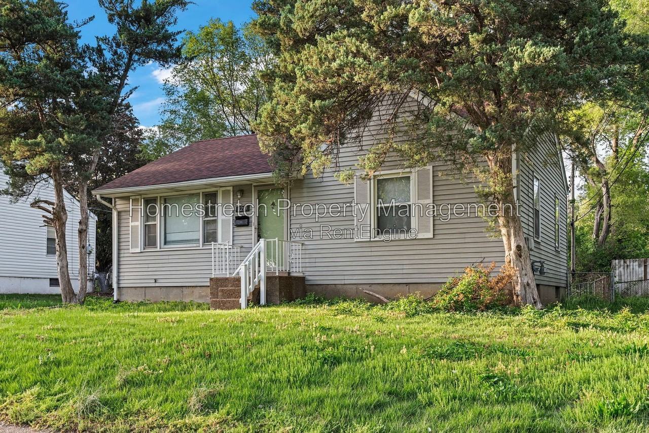 8253 Frost Ave - Photo 3 of 27