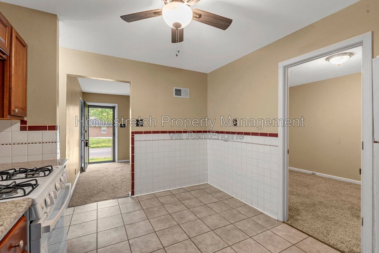 8253 Frost Ave - Photo 5 of 27
