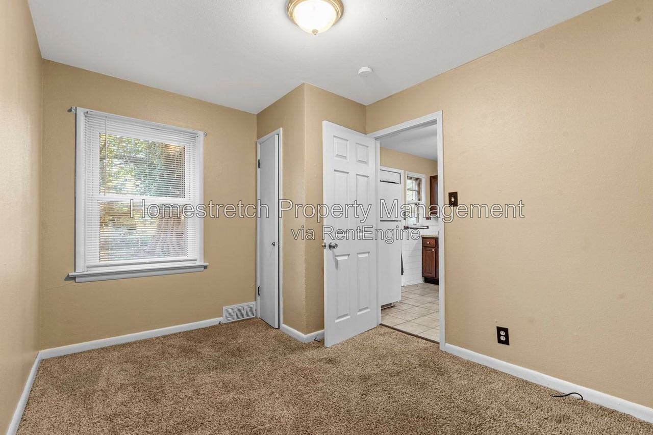 8253 Frost Ave - Photo 6 of 27