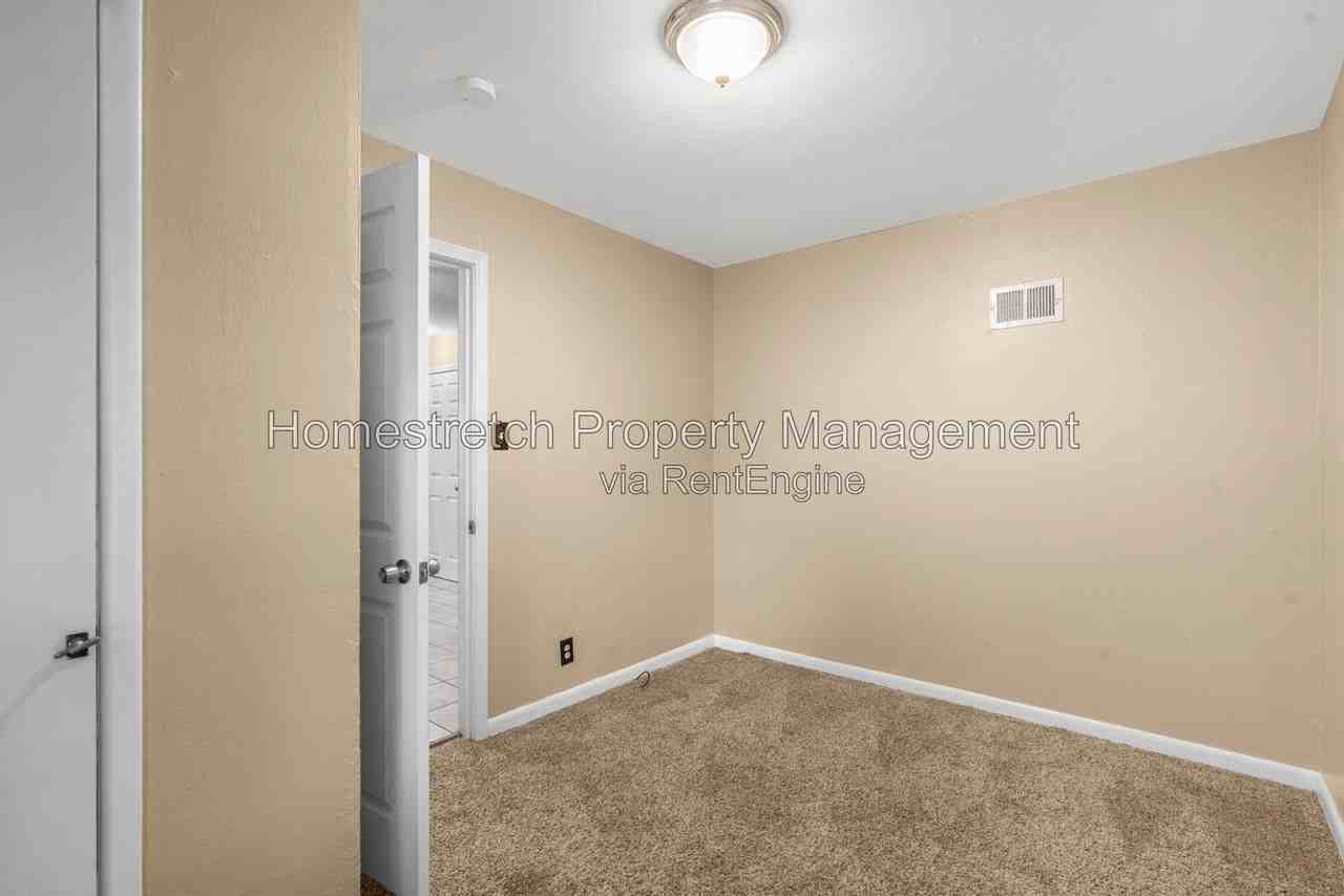 8253 Frost Ave - Photo 7 of 27