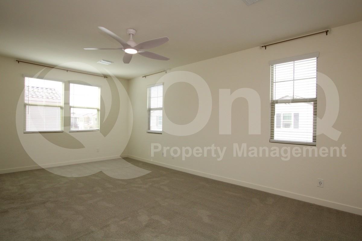 943 E Danbury Dr - Photo 6 of 22