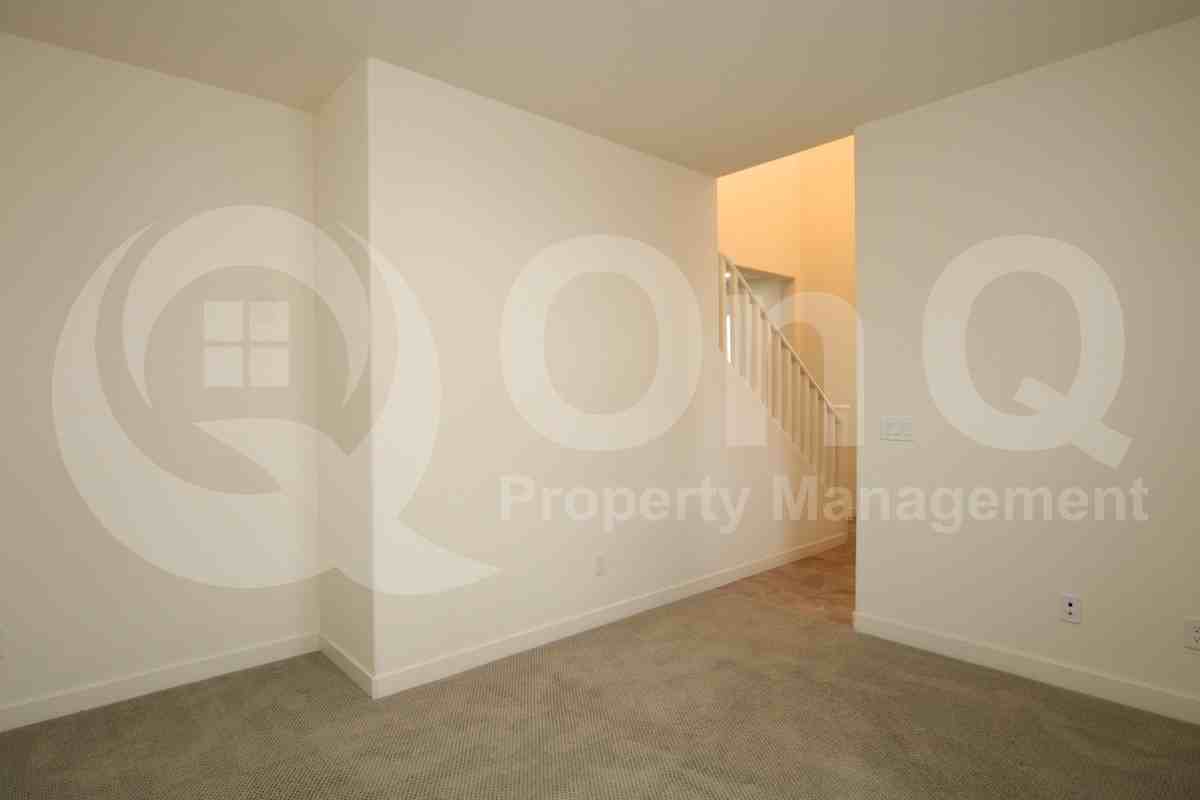 943 E Danbury Dr - Photo 7 of 22