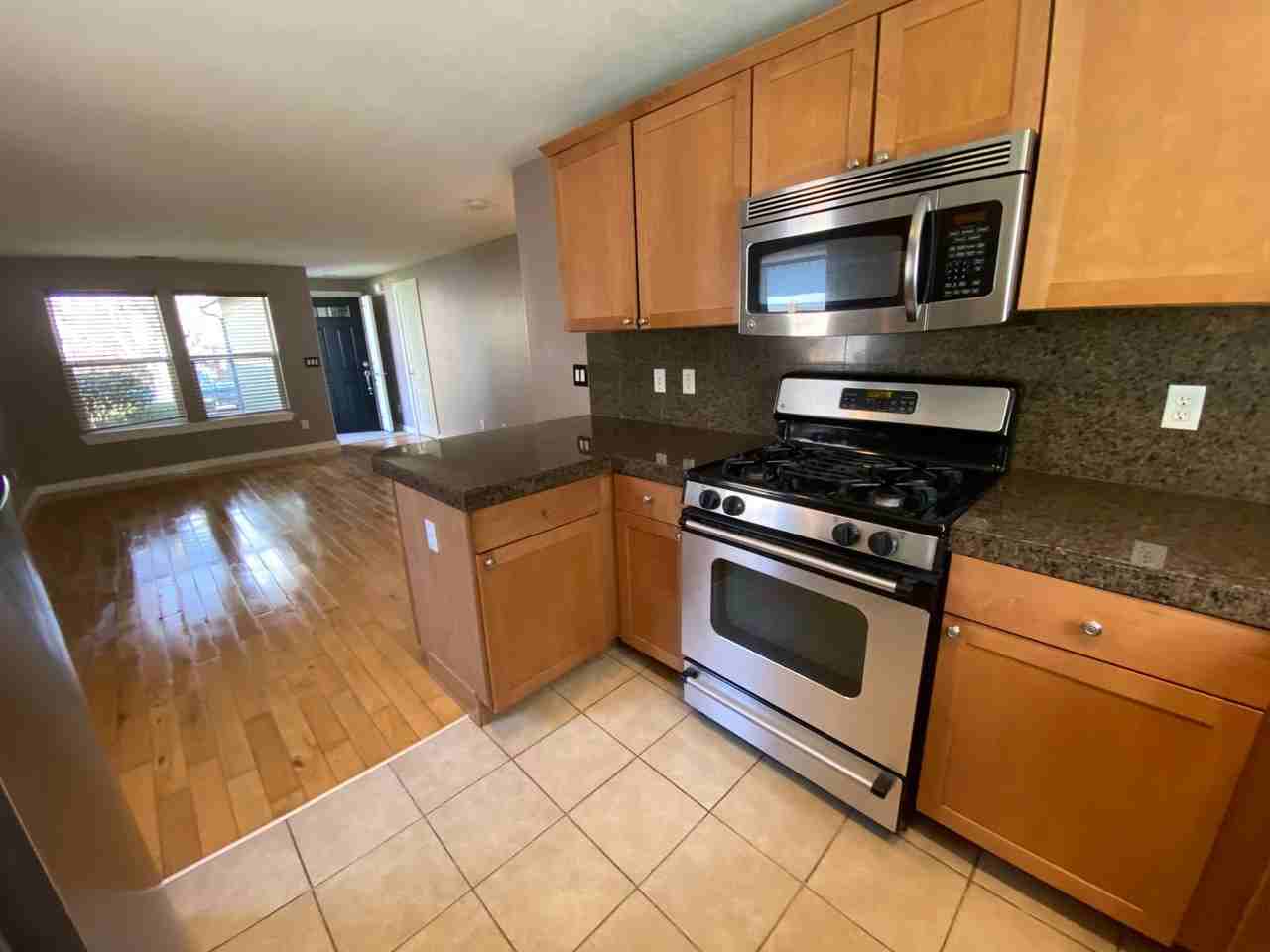 2413 Mountain Ter - Photo 4 of 18