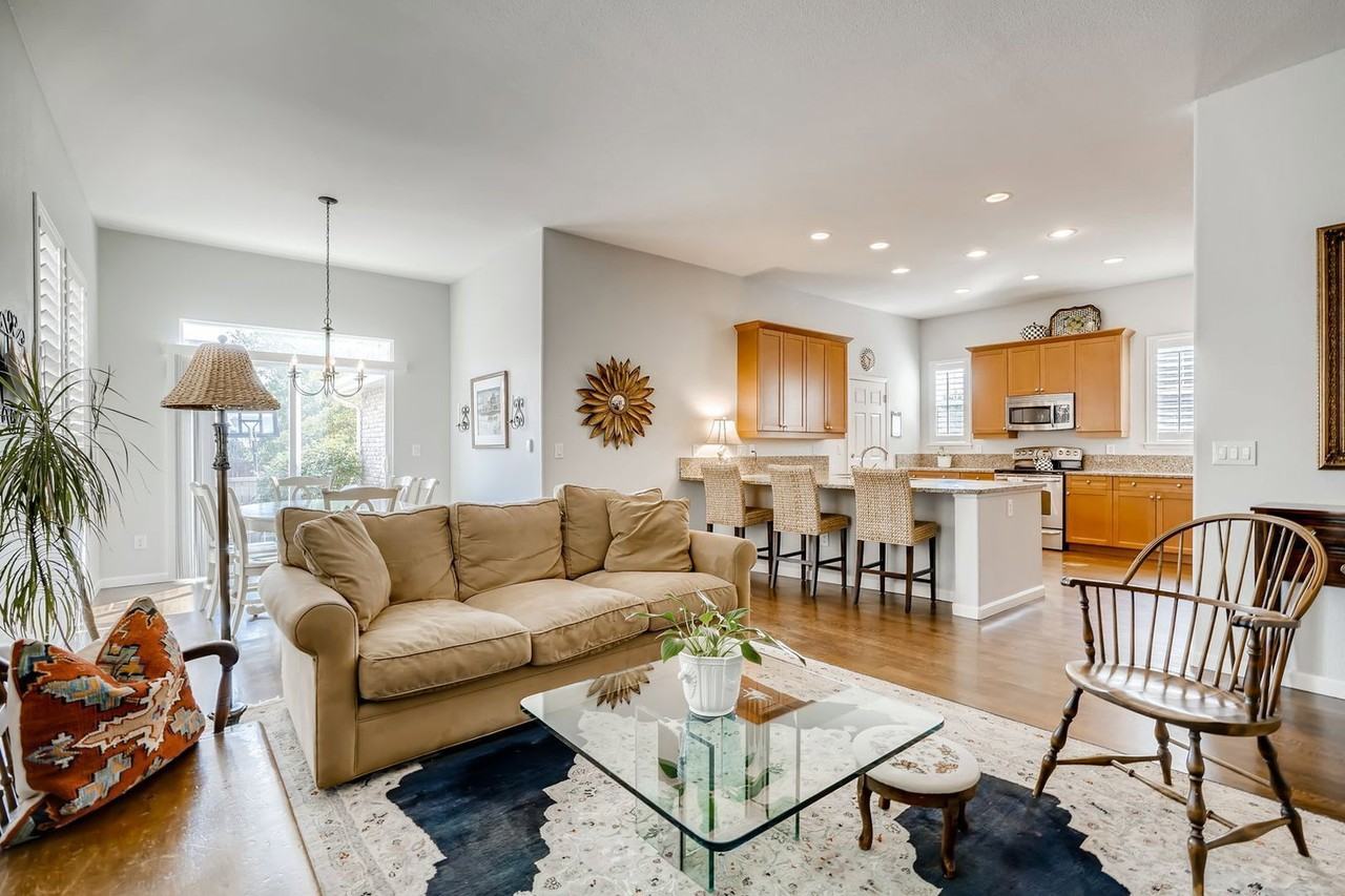 1020 Ulster St - Photo 4 of 17