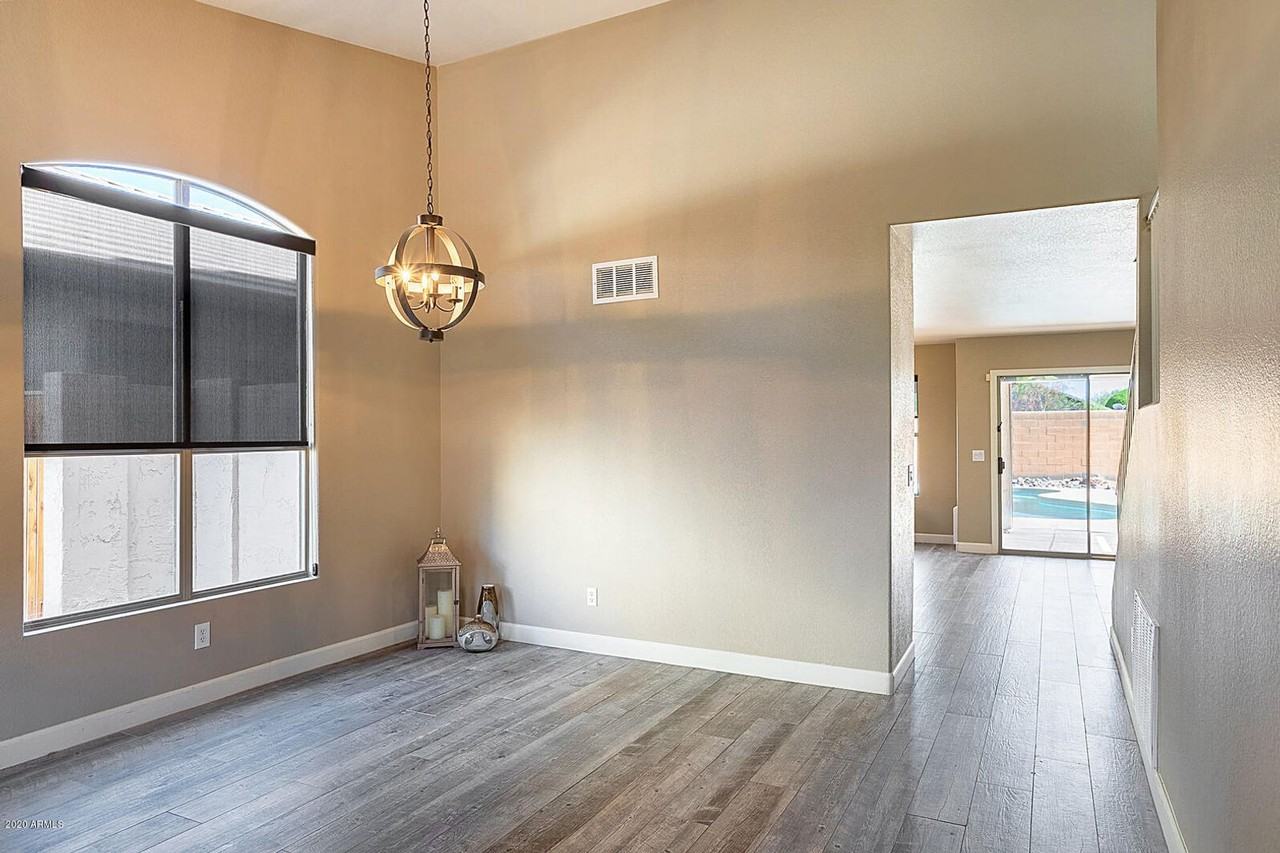 21619 N 43rd Pl - Photo 5 of 27