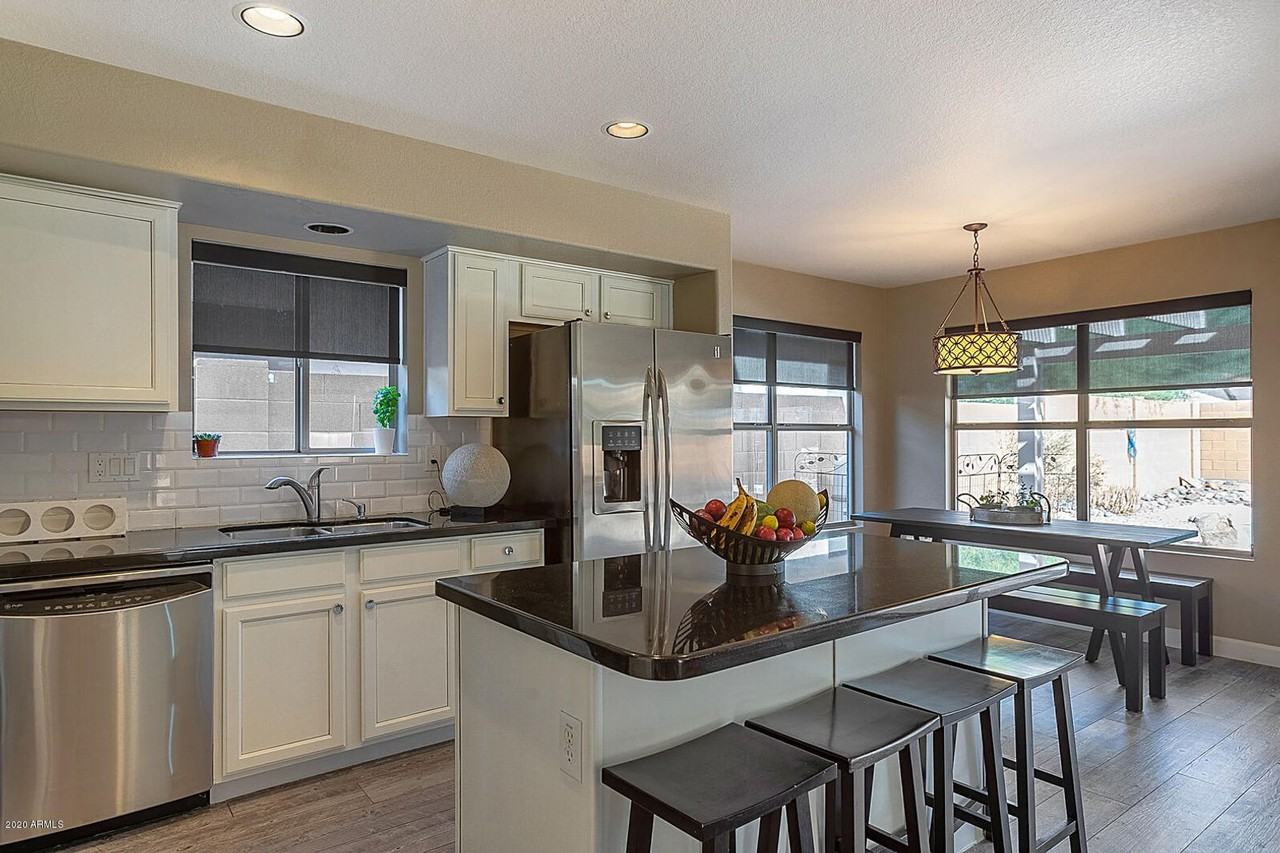 21619 N 43rd Pl - Photo 6 of 27