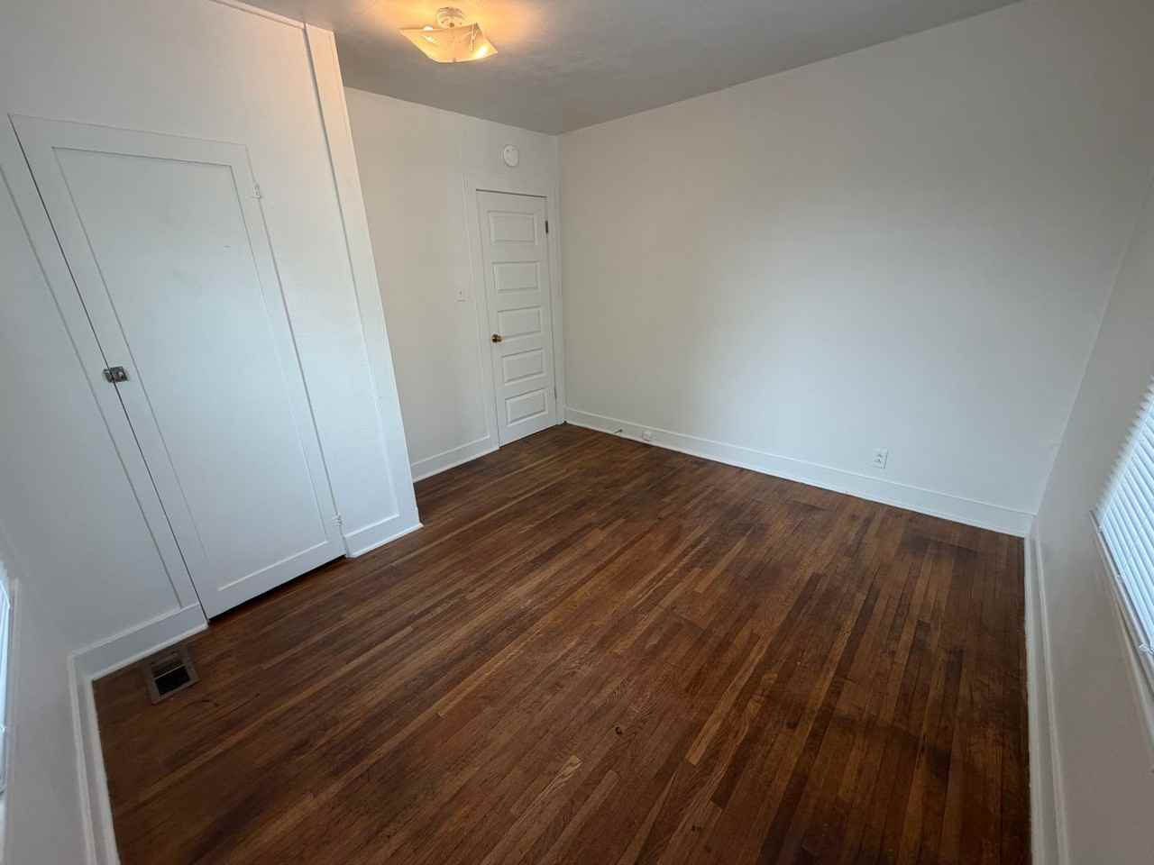 4611 N Adams St - Photo 4 of 21