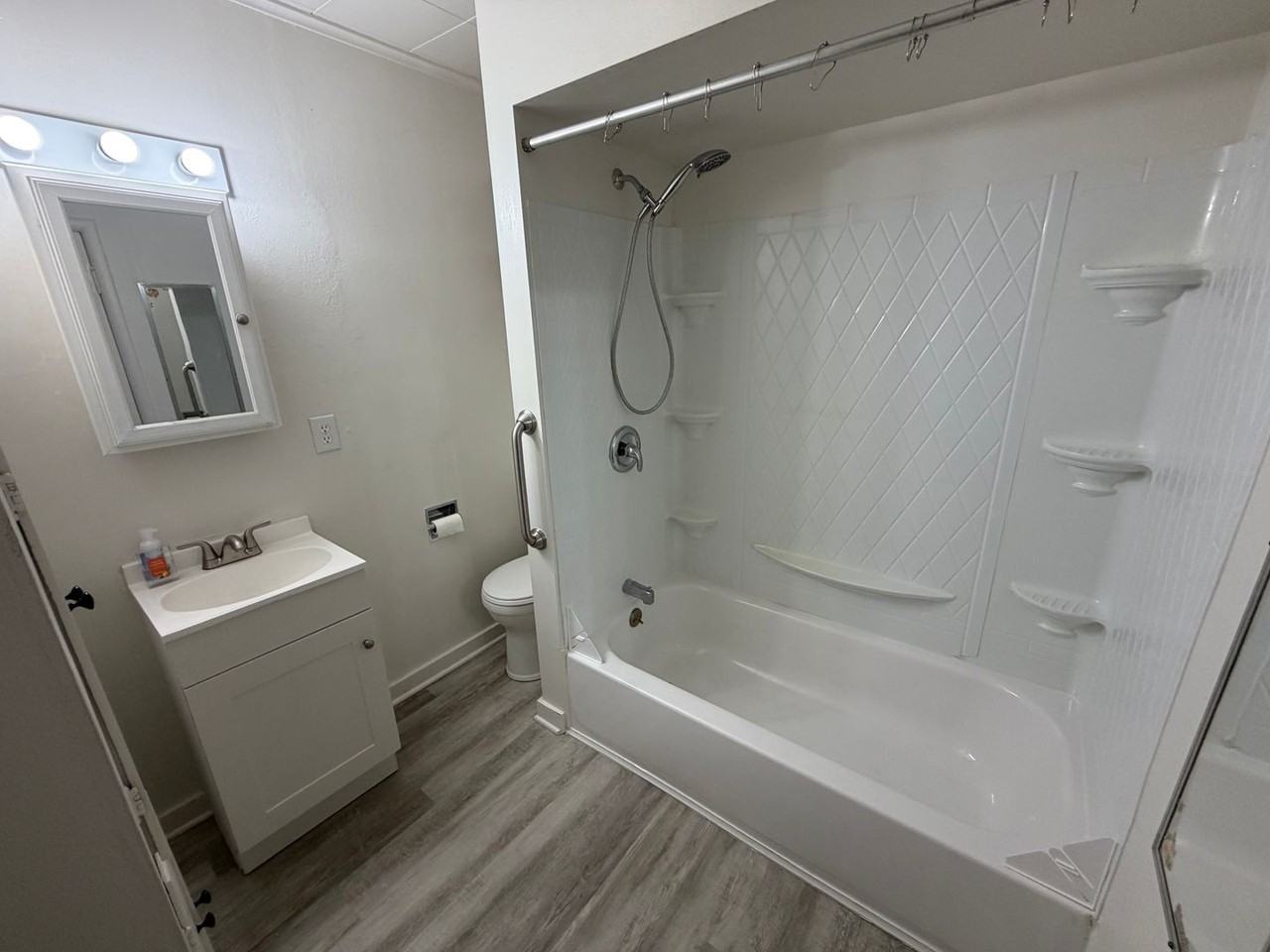 4611 N Adams St - Photo 5 of 21