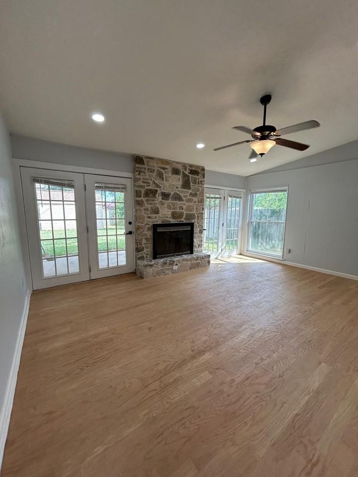 11803 Charing Cross Rd - Photo 4 of 19