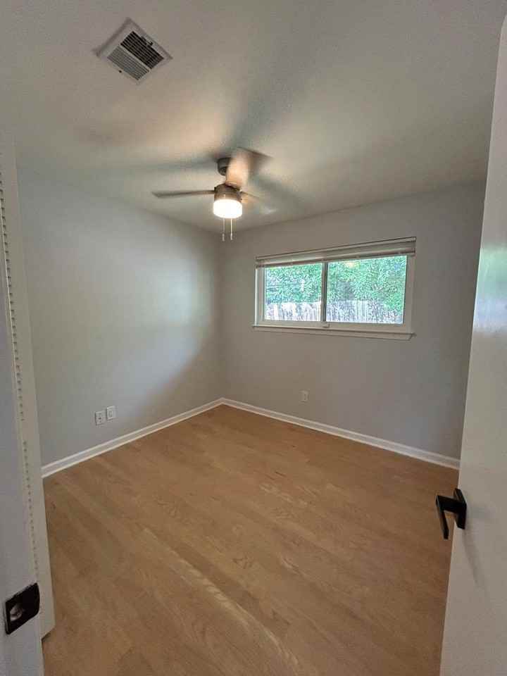 11803 Charing Cross Rd - Photo 7 of 19