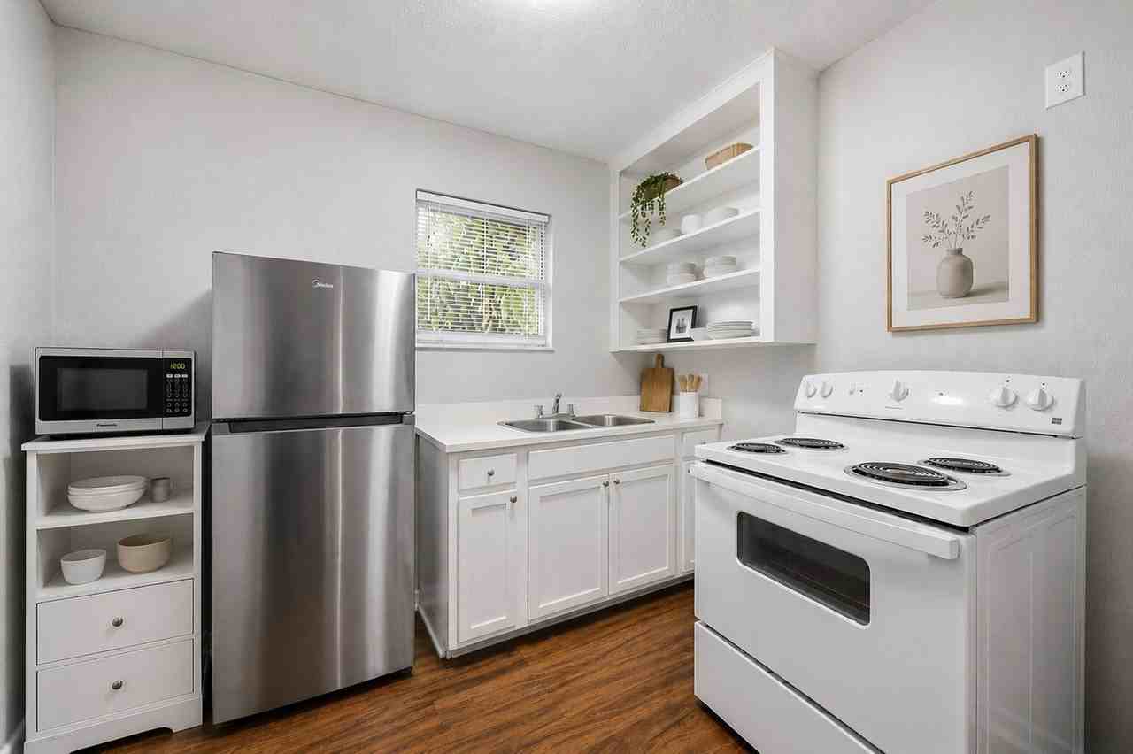 1026 5th Ave N - Photo 3 of 20