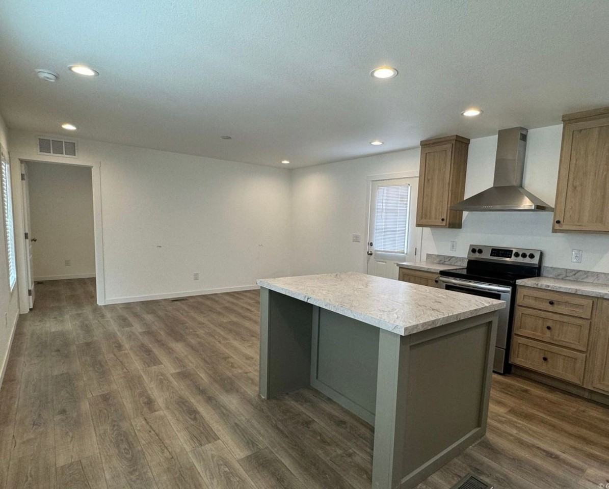 566 W Swift Trl - Photo 2 of 16