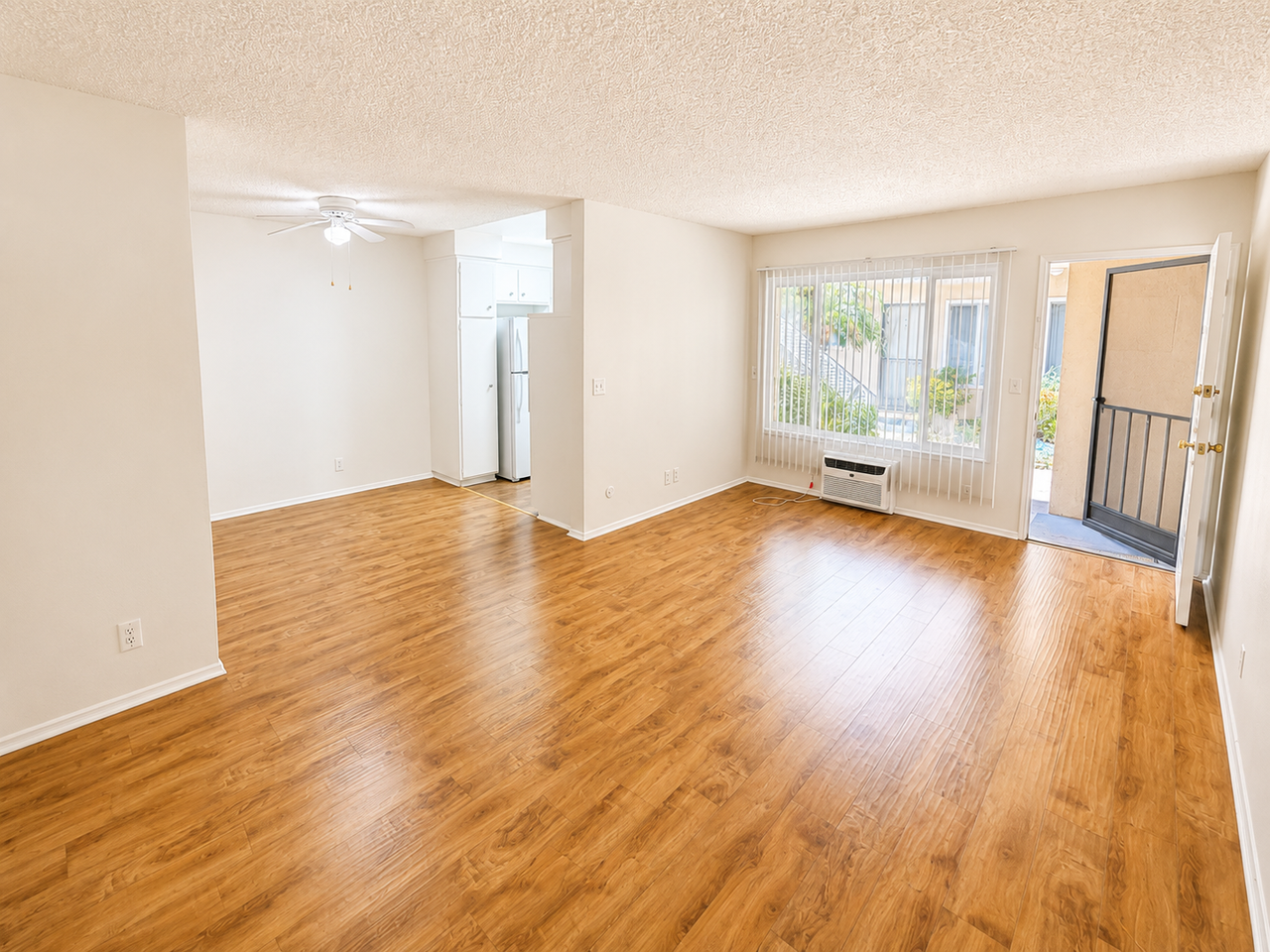 Colfax 4300 - Photo 3 of 12
