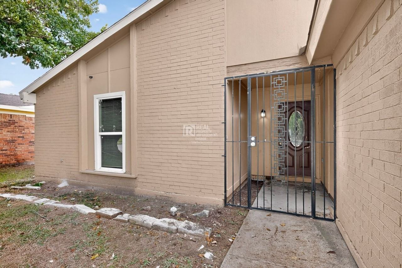 5620 Norris St - Photo 5 of 38
