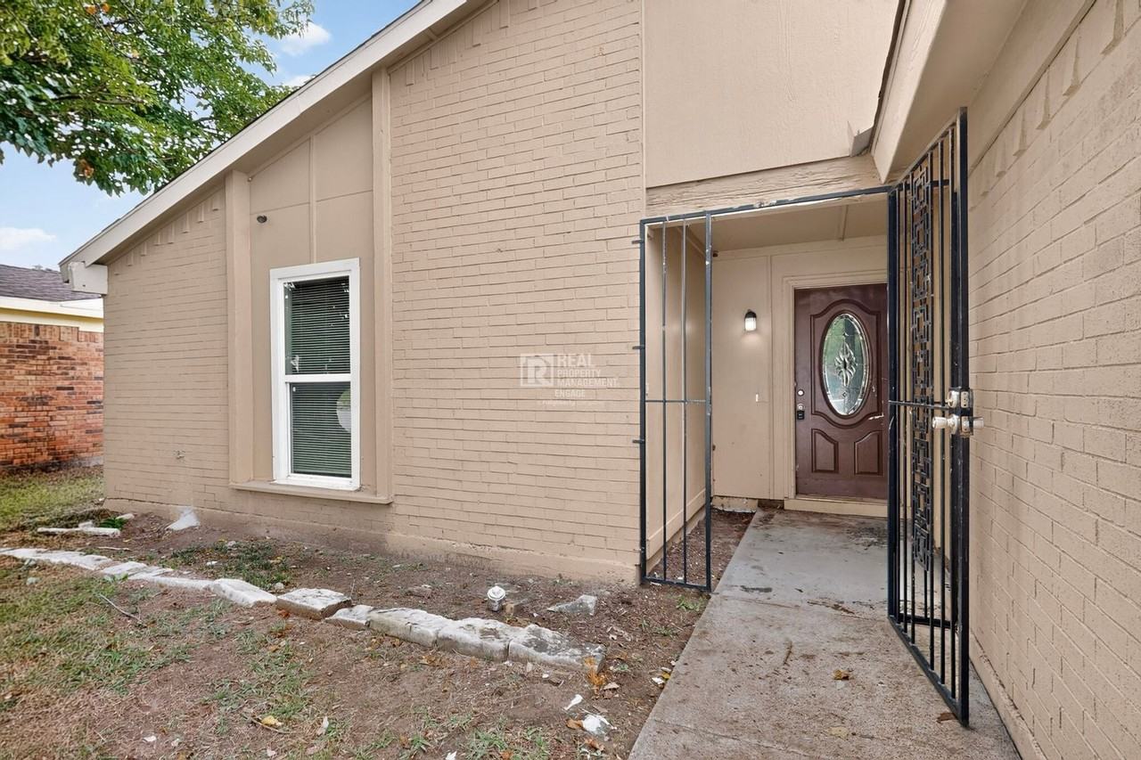 5620 Norris St - Photo 6 of 38
