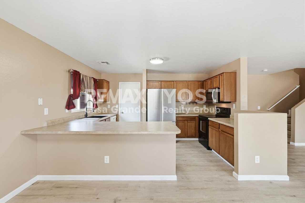 573 W Lucky Penny Pl - Photo 4 of 20