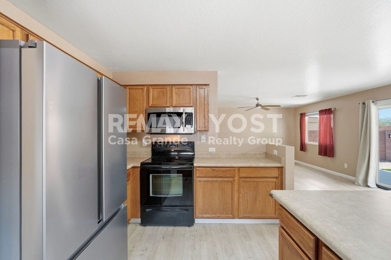 573 W Lucky Penny Pl - Photo 5 of 20