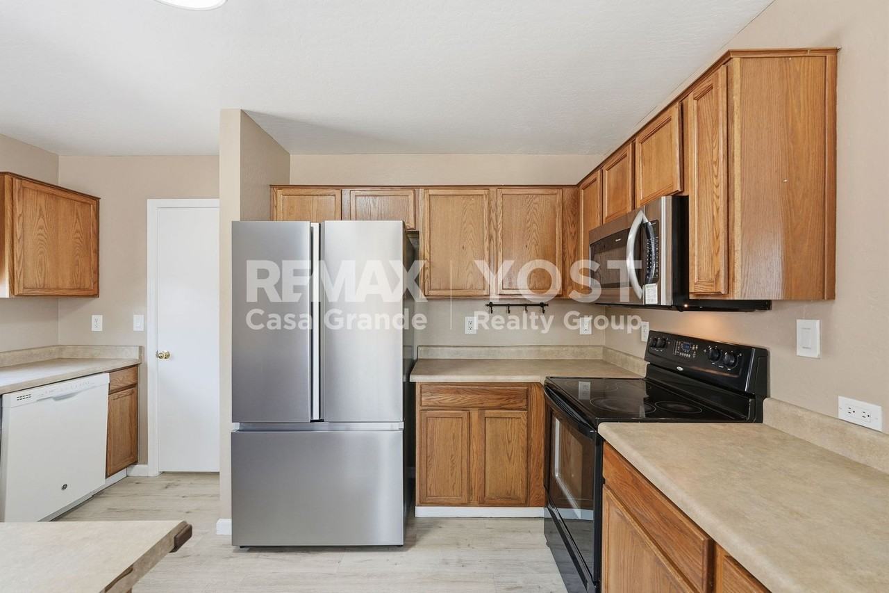 573 W Lucky Penny Pl - Photo 6 of 20