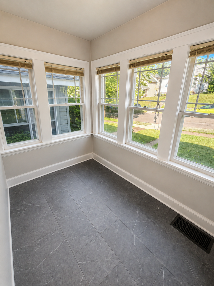 2216 W 6th St - Photo 2 of 16