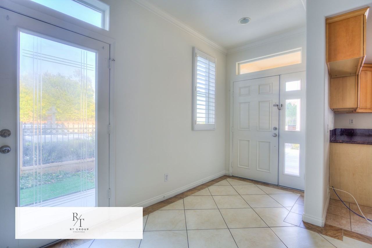 515 Florence Ave - Photo 2 of 36