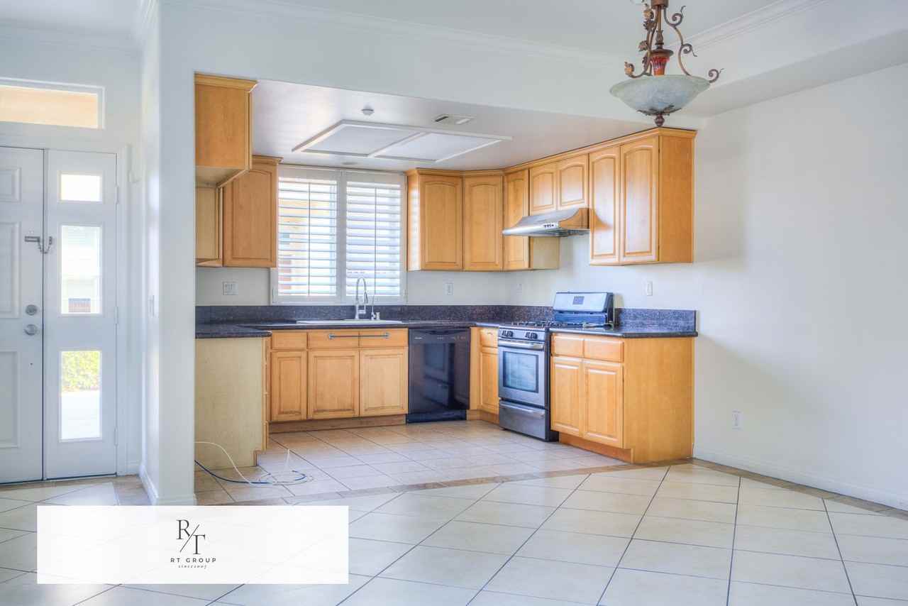 515 Florence Ave - Photo 5 of 36