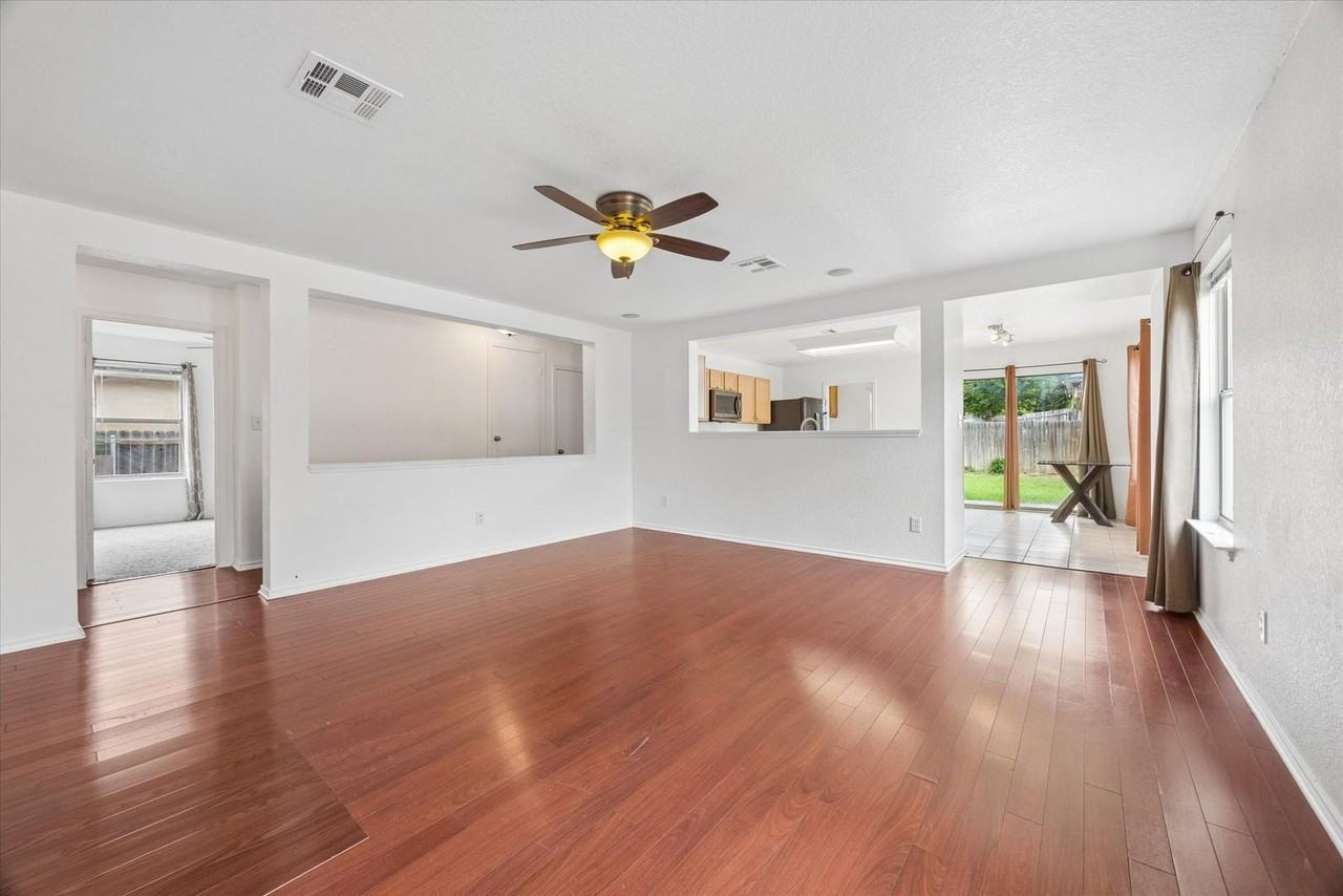 141 Beech Dr - Photo 3 of 16
