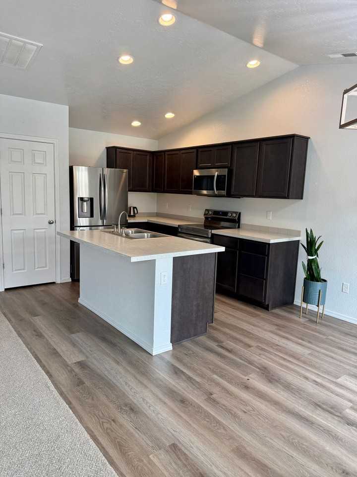 12818 Marna St - Photo 2 of 23