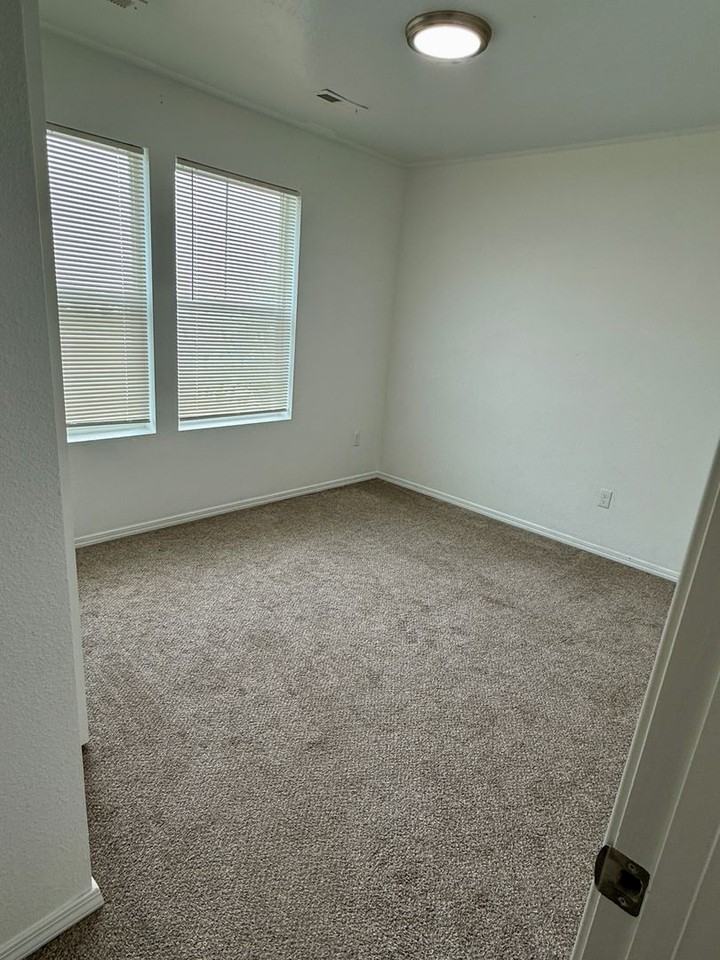 12818 Marna St - Photo 3 of 23