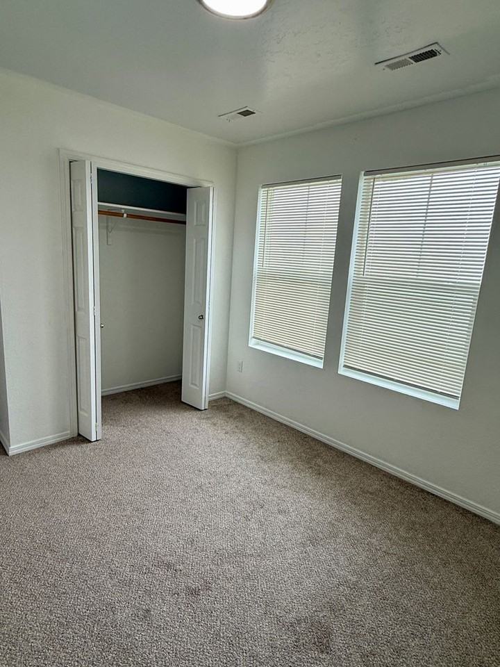 12818 Marna St - Photo 4 of 23