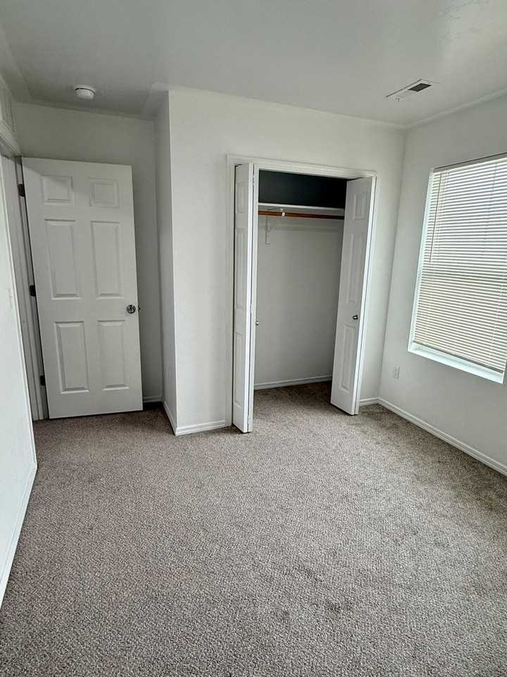 12818 Marna St - Photo 5 of 23
