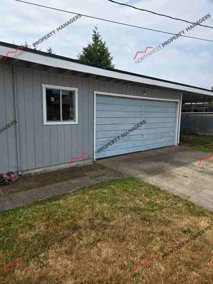 927 Marion St - Photo 3 of 17