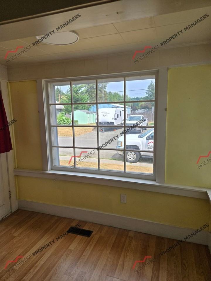927 Marion St - Photo 6 of 17