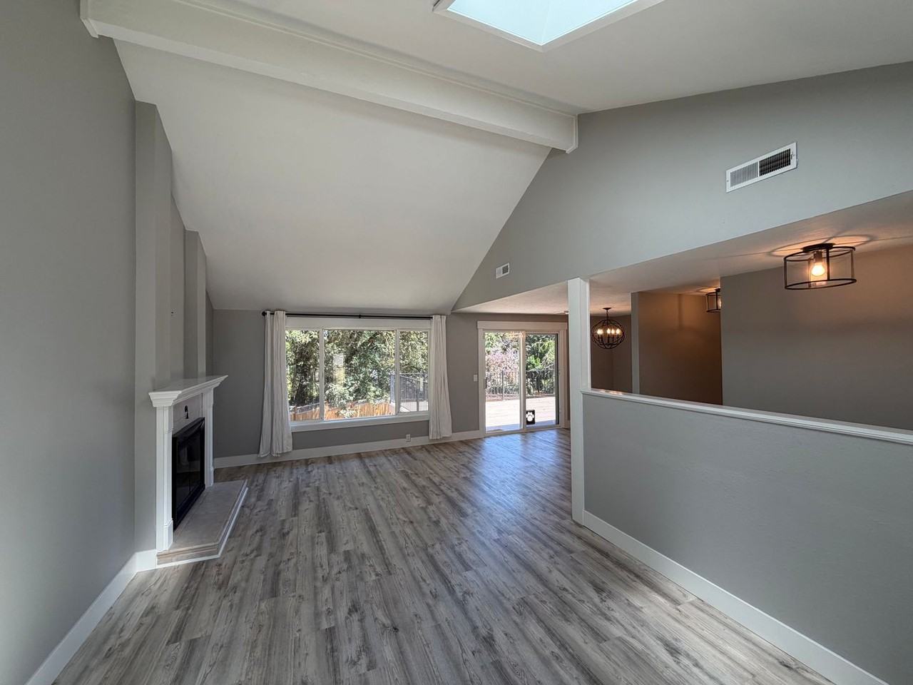 3823 Wilshire Ln - Photo 4 of 32