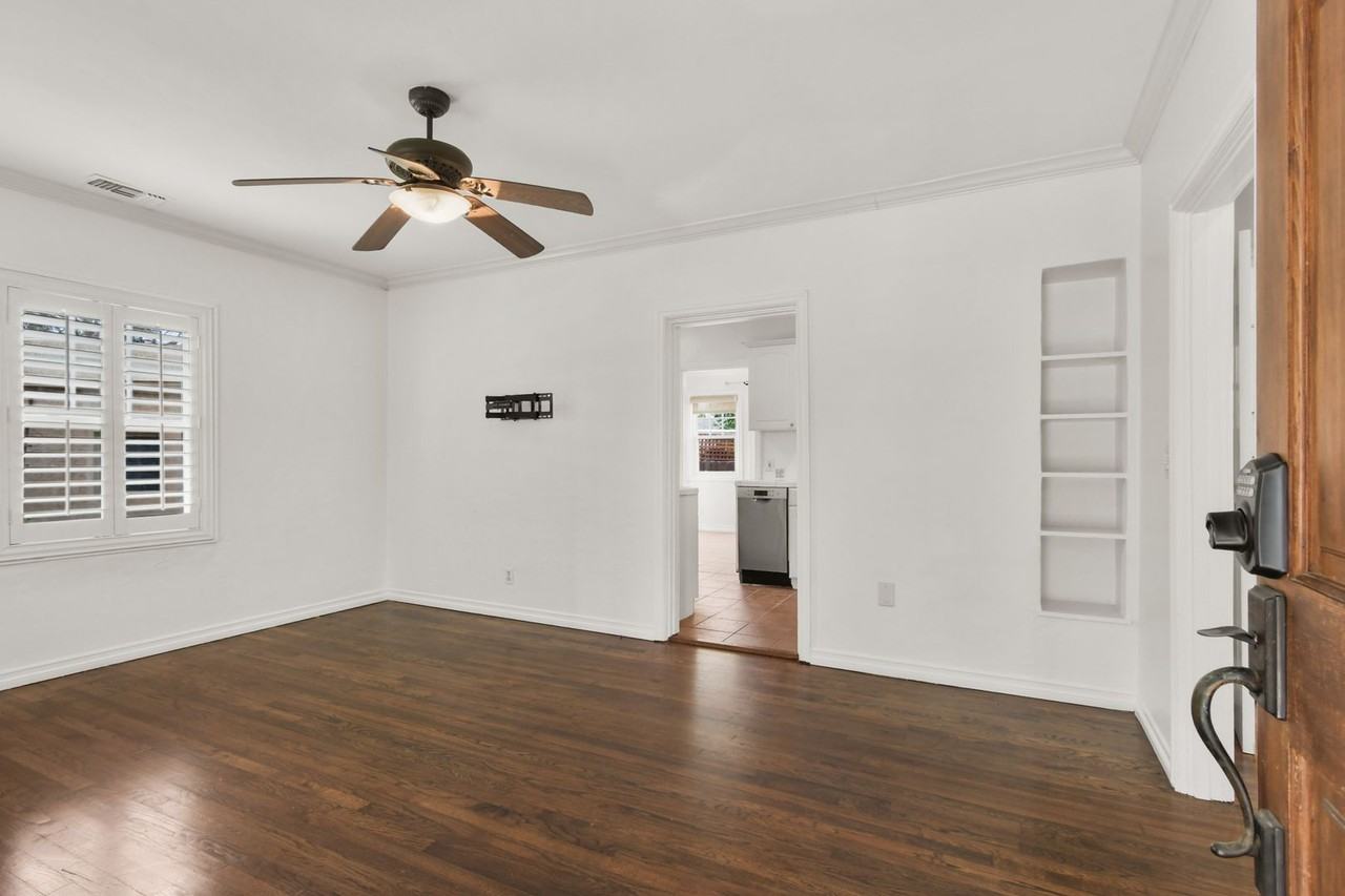 4740 W Mountain View Dr - Photo 5 of 32