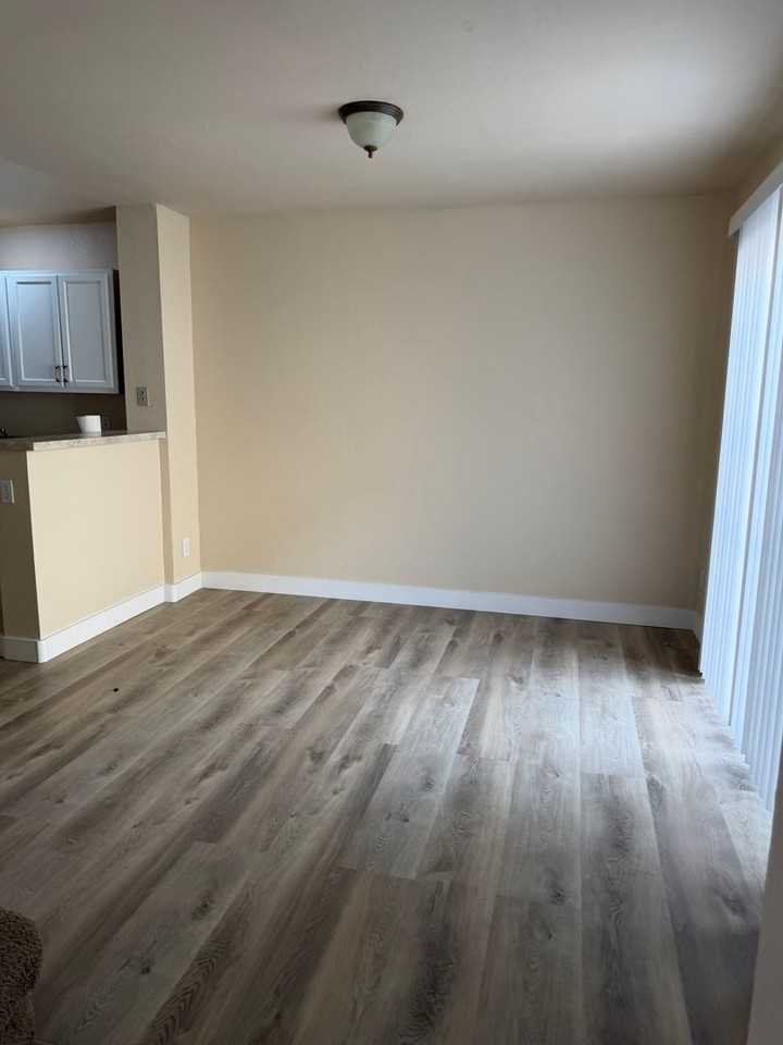 7621 Almeria Ave - Photo 5 of 15