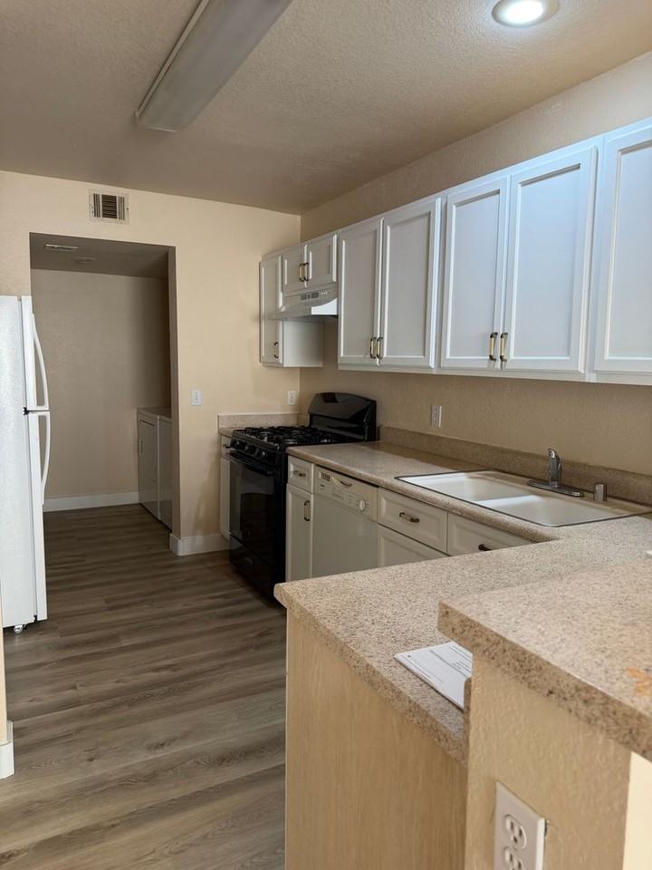 7621 Almeria Ave - Photo 6 of 15