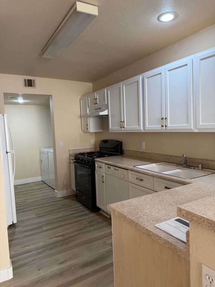 7621 Almeria Ave - Photo 7 of 15