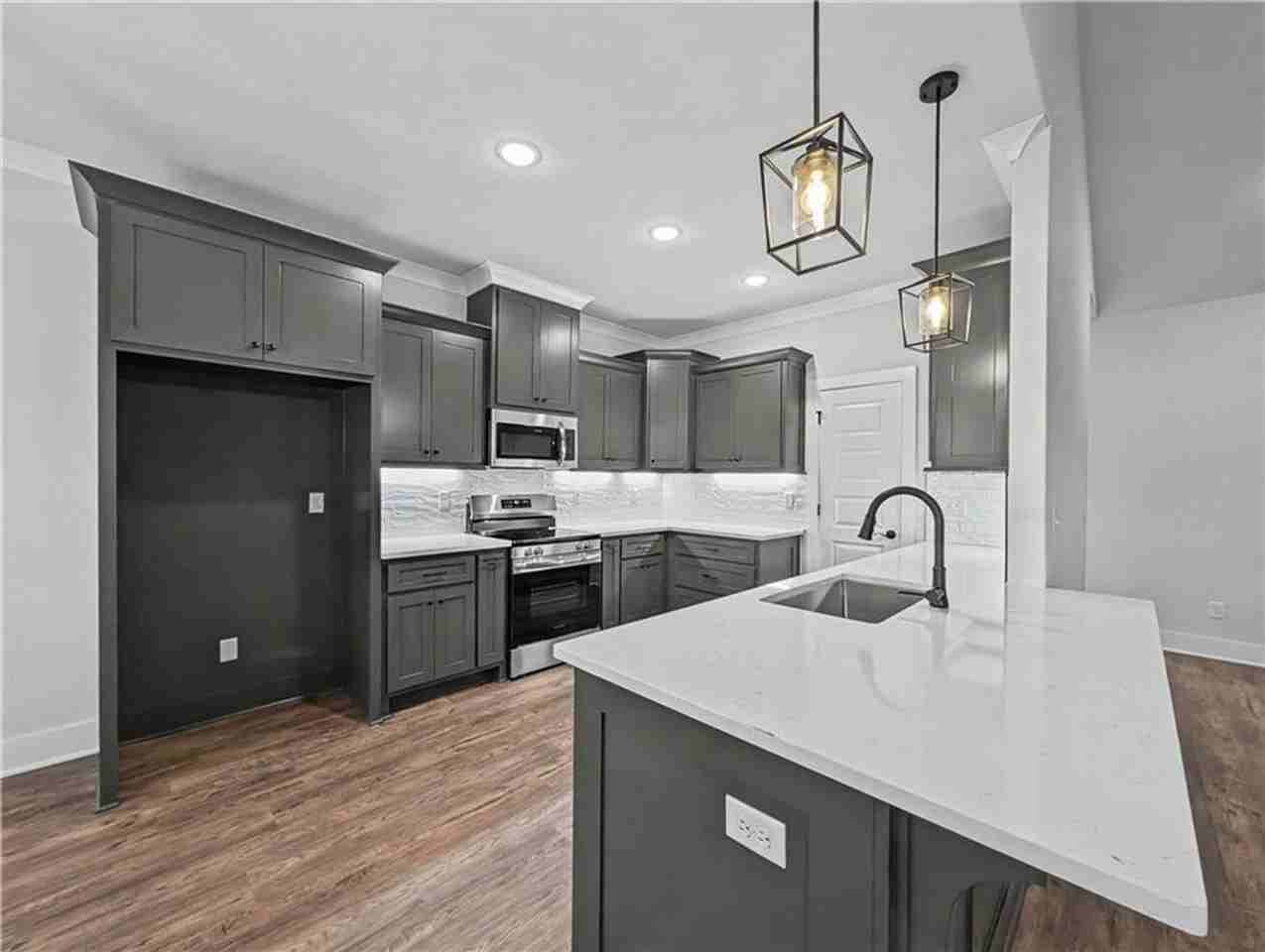 24 Cromarty Dr - Photo 2 of 24