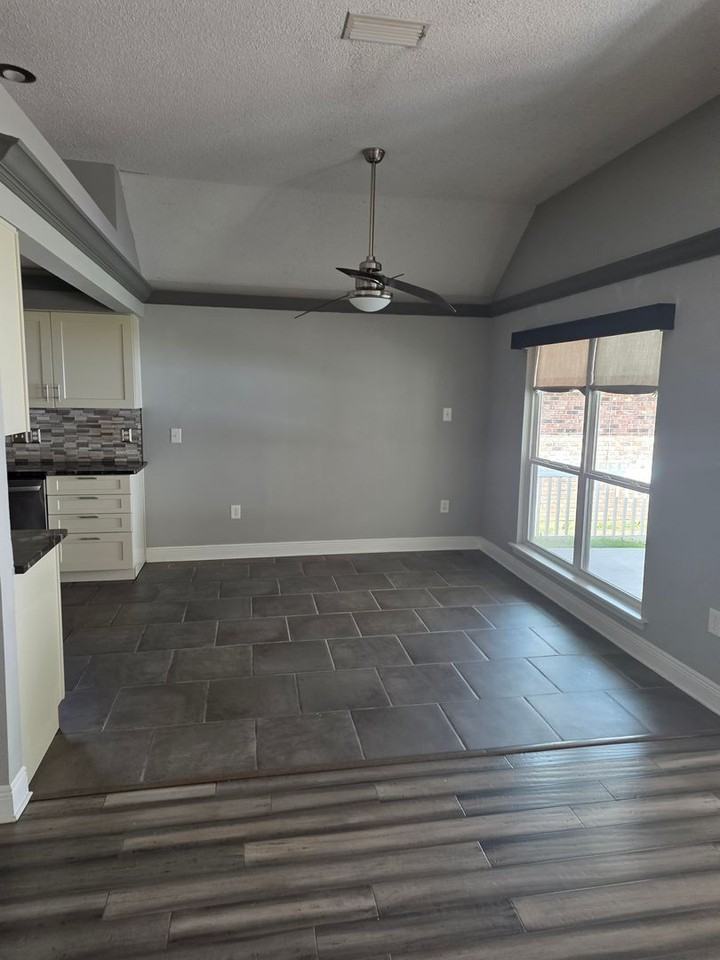 117 Moonraker Dr - Photo 5 of 17