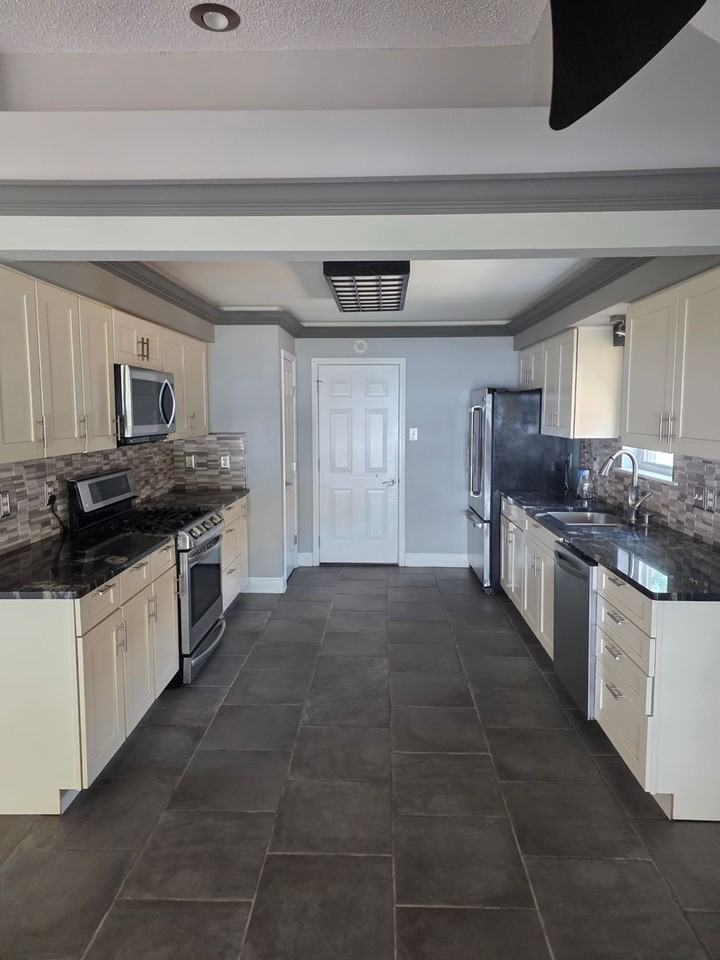 117 Moonraker Dr - Photo 6 of 17