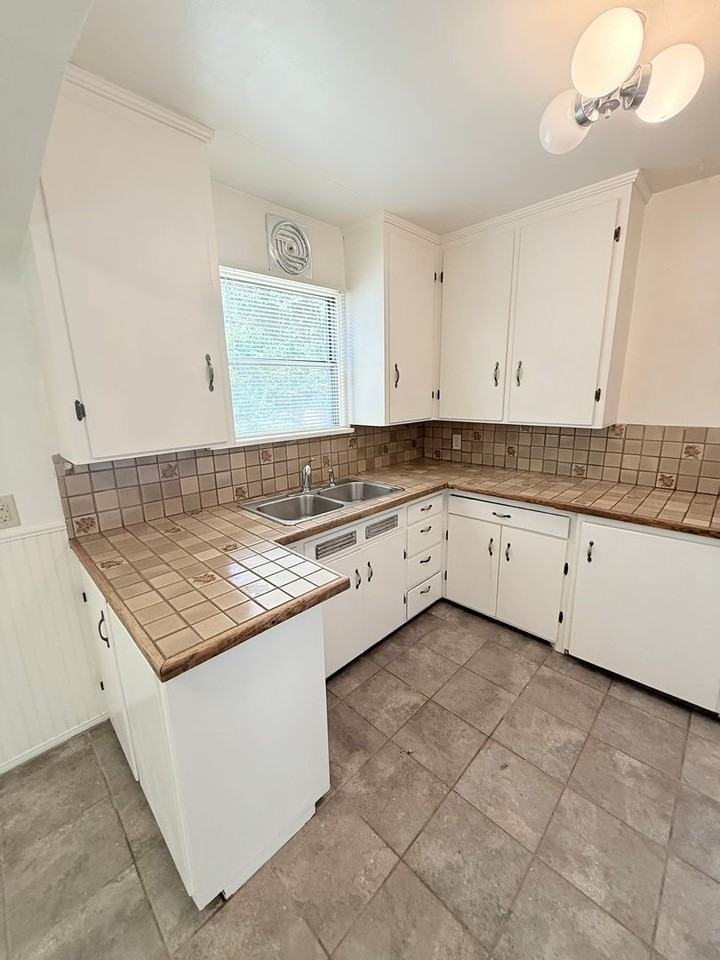 4534 The Cedars - Photo 6 of 17