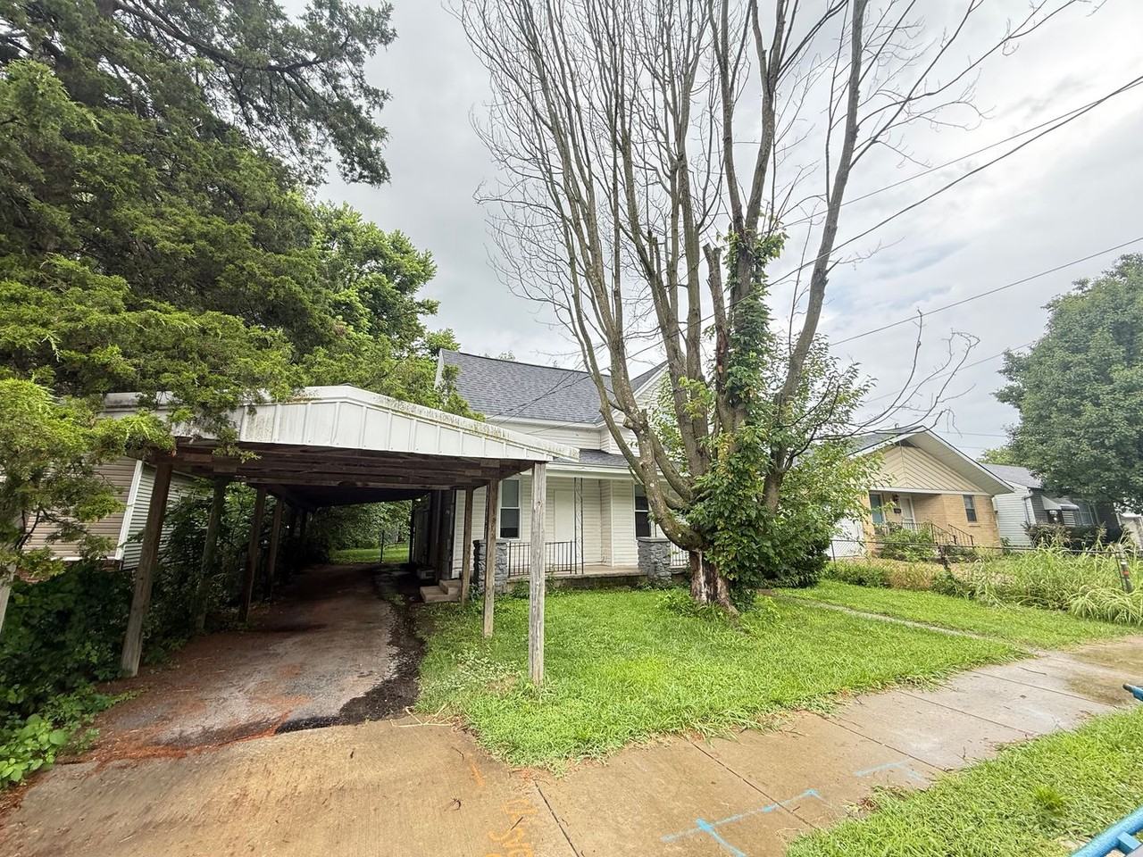 2137 N Delaware Ave - Photo 3 of 18