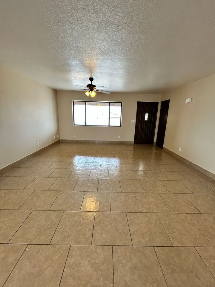 3851 Mcculloch Ln - Photo 3 of 29