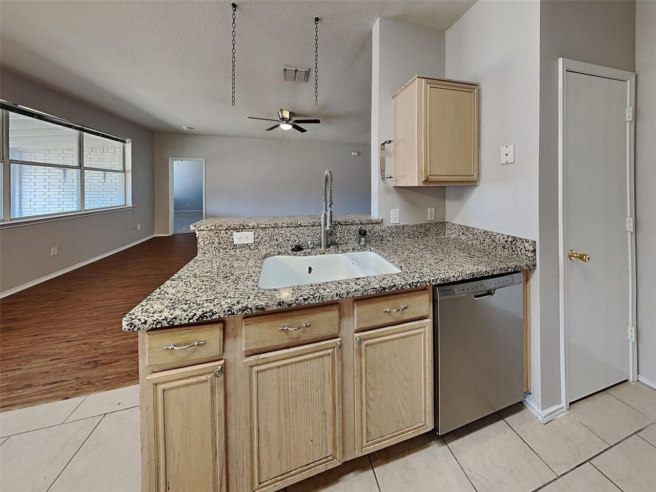 9940 Blue Bell Dr - Photo 7 of 12