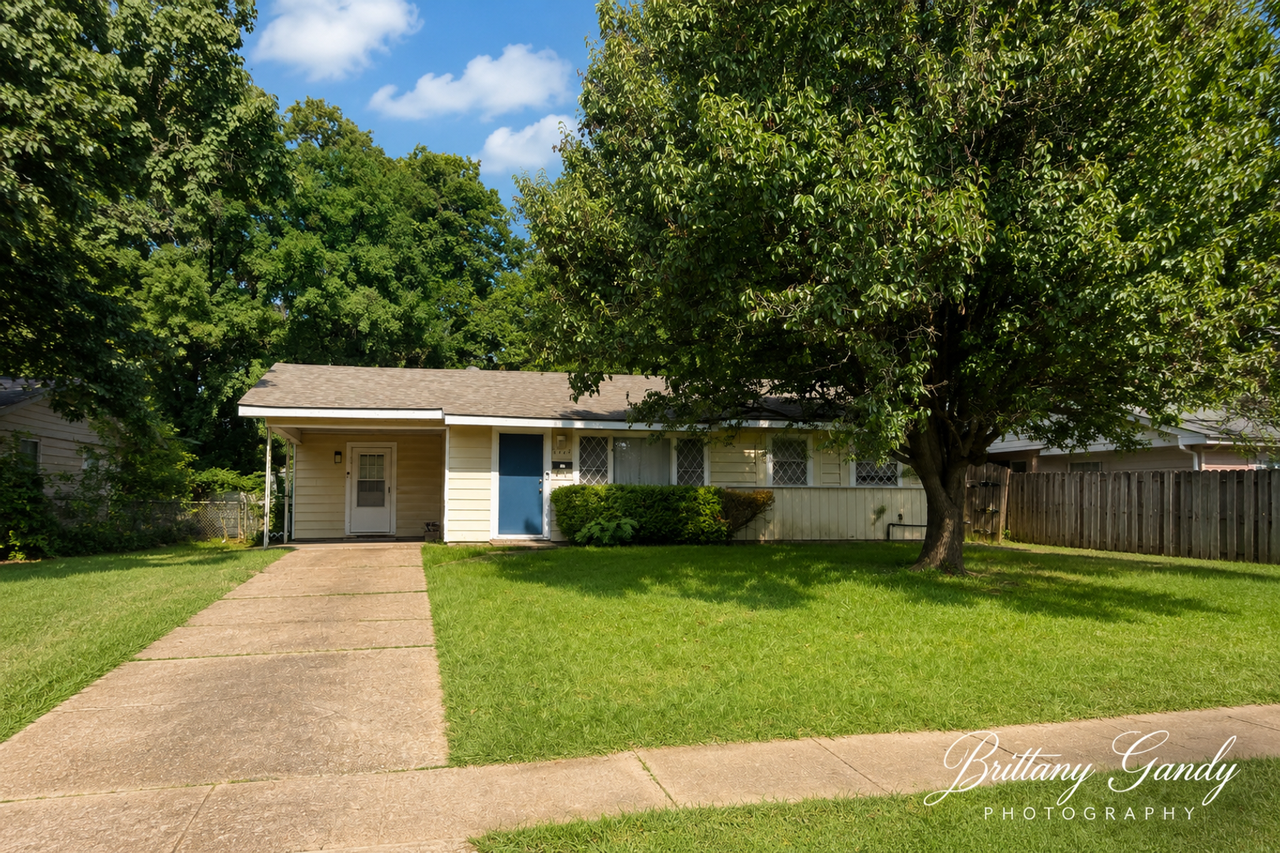 1504 Leslie St - Photo 2 of 11